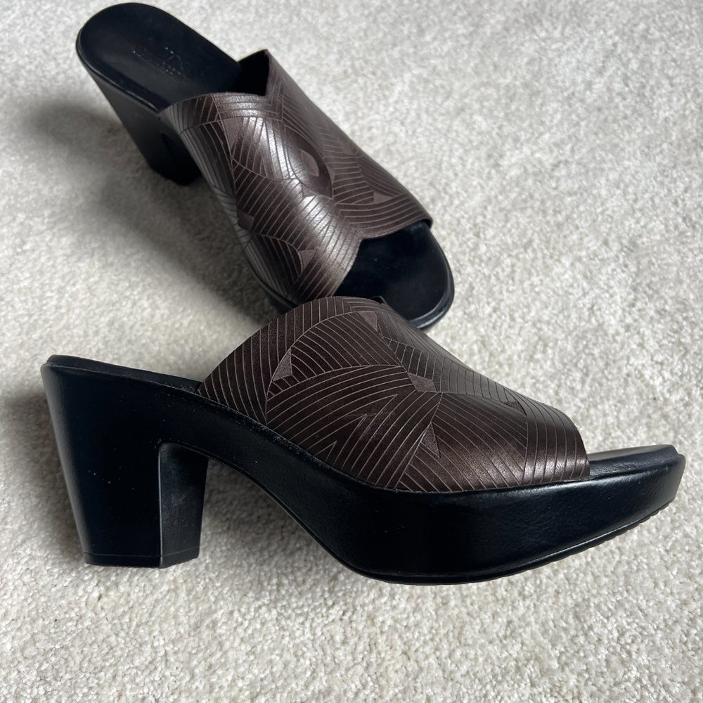 Munro Brown Patterned Leather Slide Mules
